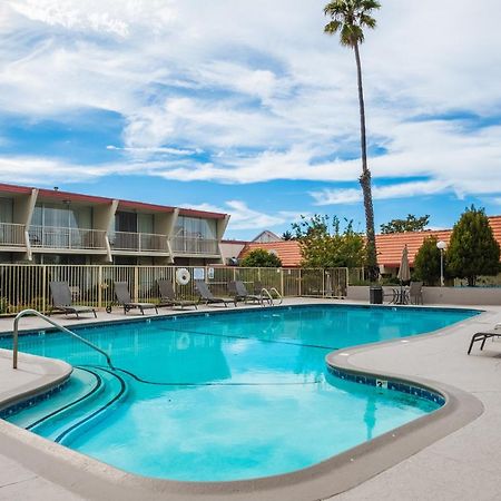 Travelodge By Wyndham Monterey Bay Εξωτερικό φωτογραφία