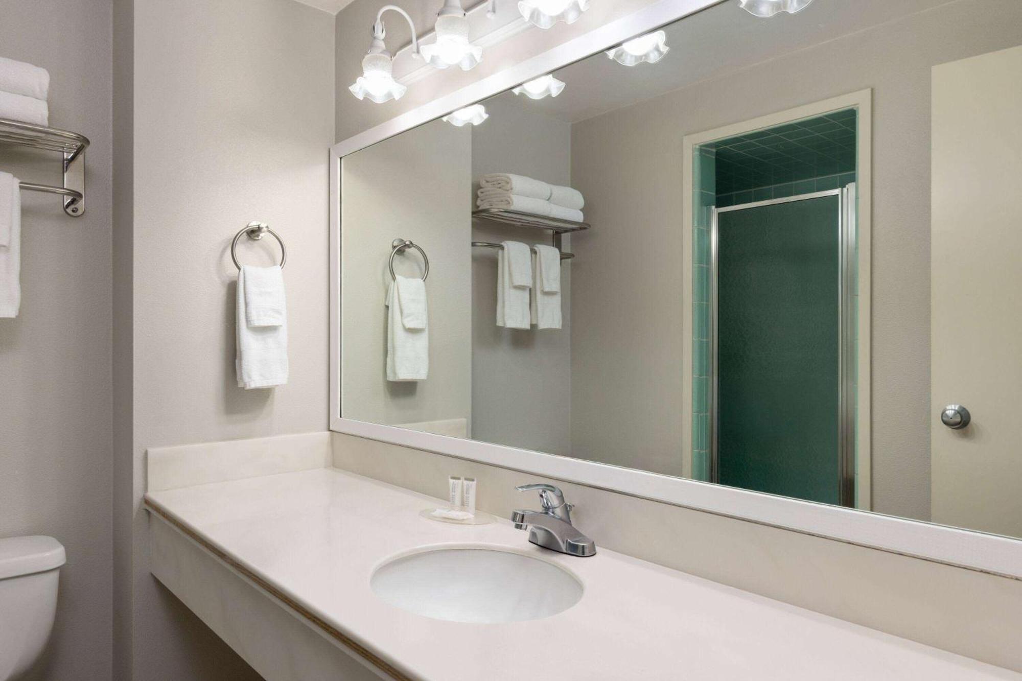 Travelodge By Wyndham Monterey Bay Εξωτερικό φωτογραφία